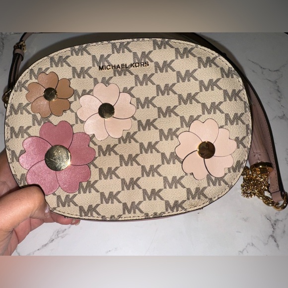 Michael Kors floral crossbody - Picture 2 of 6